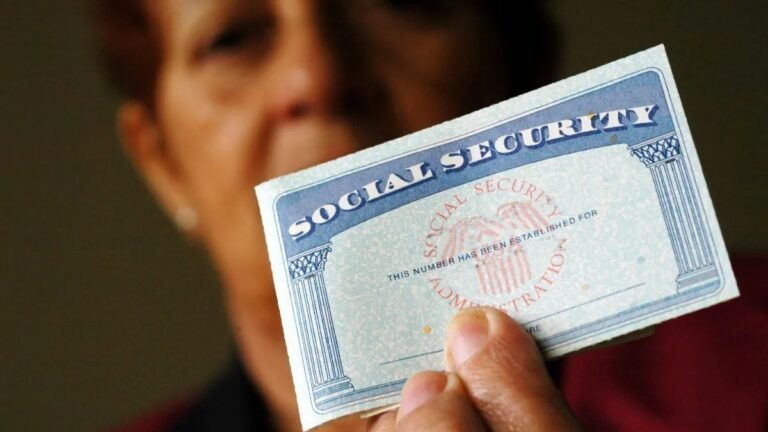 Beneficiarios del Seguro Social podrían recibir un aumento anual de $1,800 el próximo año