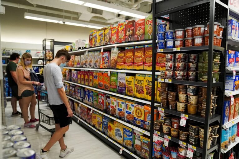 Inflación cae al 8.5%, pero los precios siguen altos en las tiendas