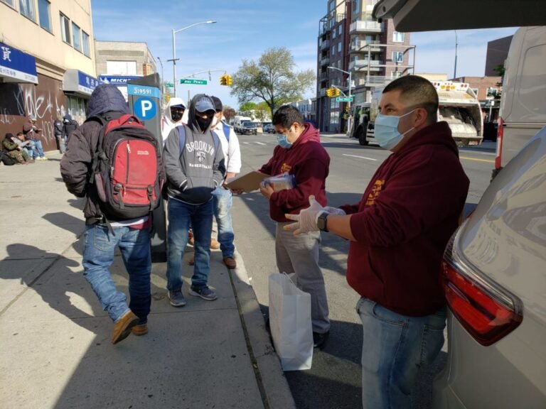 NY declara emergencia para abrir más refugios tras envío masivo de inmigrantes
