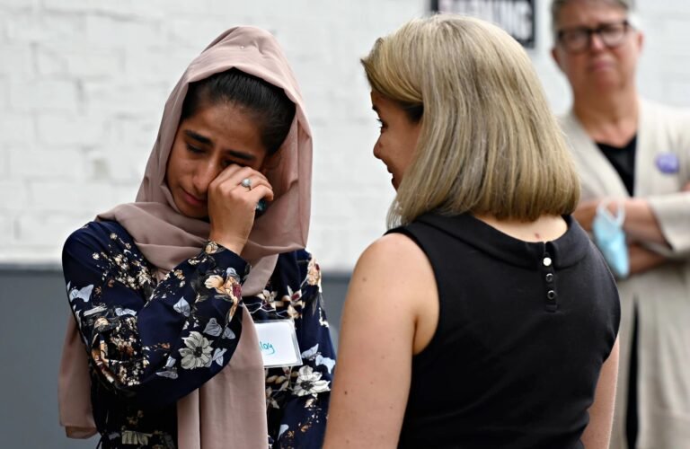 Nueva propuesta busca ayudar a refugiados afganos a obtener residencia permanente