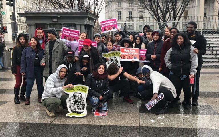 Organización relanza guía para ayudar a inmigrantes contra el ICE
