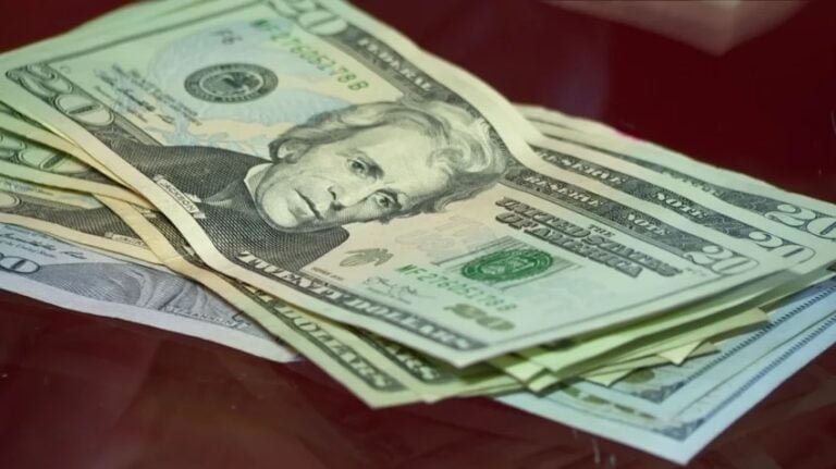 Trabajadores esenciales de CT pueden solicitar “pago de héroe” de hasta $1,000