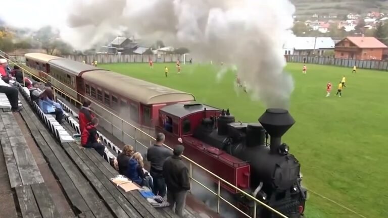 El estadio de fútbol más loco del mundo: ¡Lo atraviesa un tren!