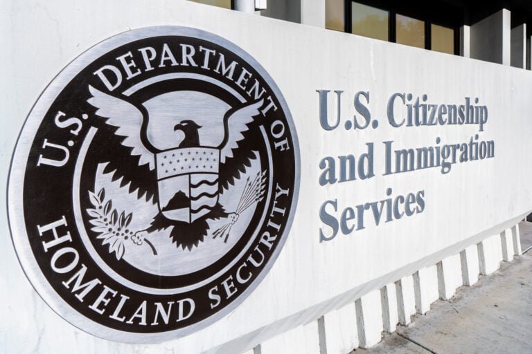 Acusada de defraudar a inmigrantes sentenciada a 5 años