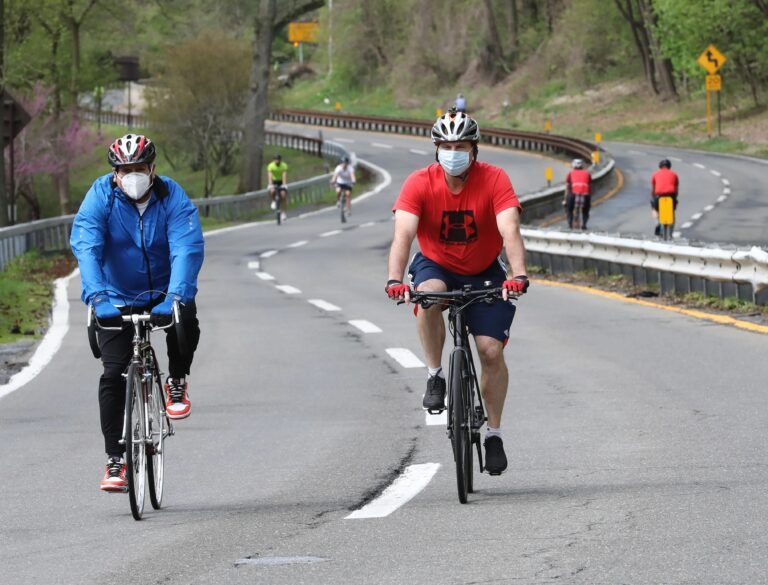 Ciclistas y peatones podrán disfrutar parte del Bronx River Parkway sin vehículos por cuatro domingos