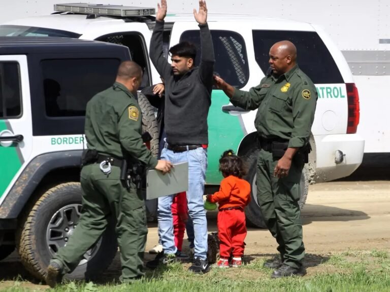 Cómo puede proteger a sus hijos si es detenido o deportado
