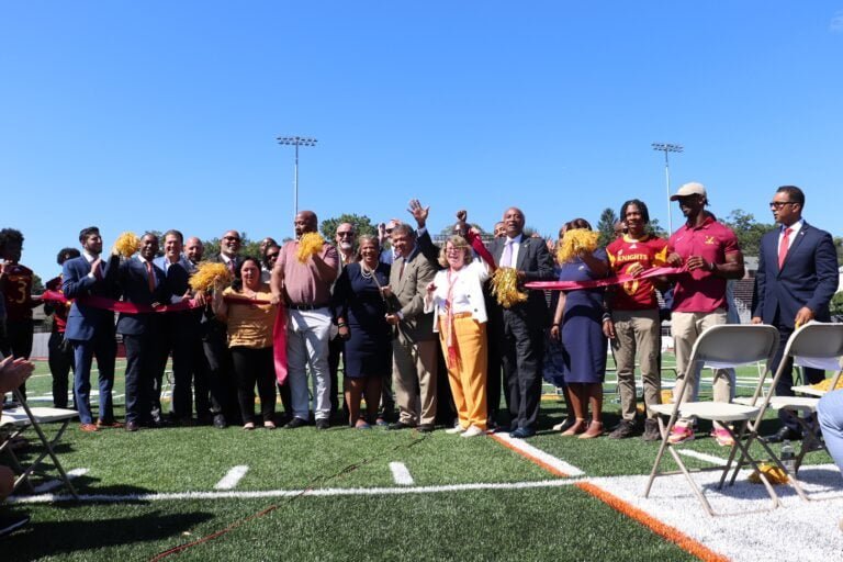 Inauguran el New Memorial Field
