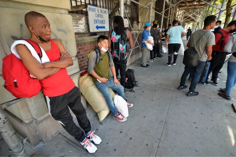 Nueva York planea instalar carpas para alojar inmigrantes