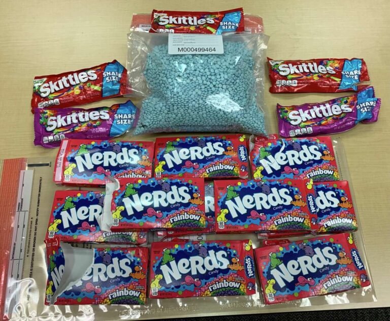 Usaron paquetes de dulces para esconder 15 mil pastillas de fentanilo en CT, señalan autoridades