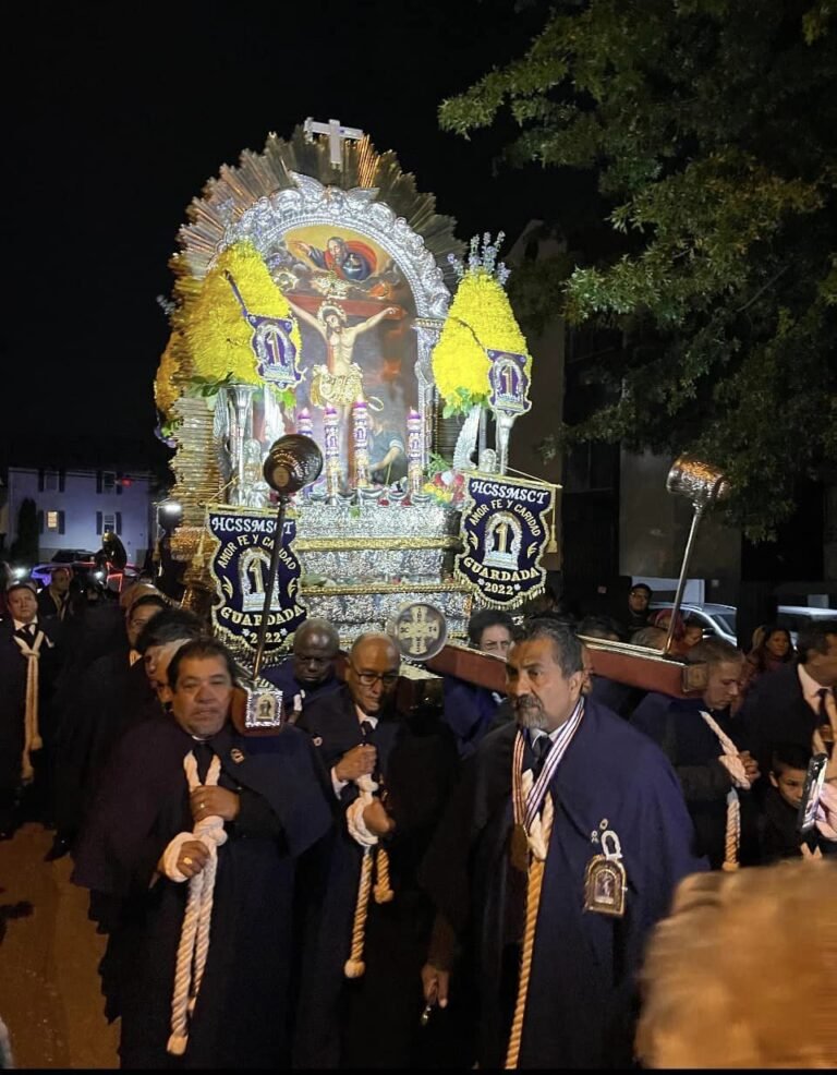 Después de tres años, comunidad se une para celebrar al Señor de los Milagros