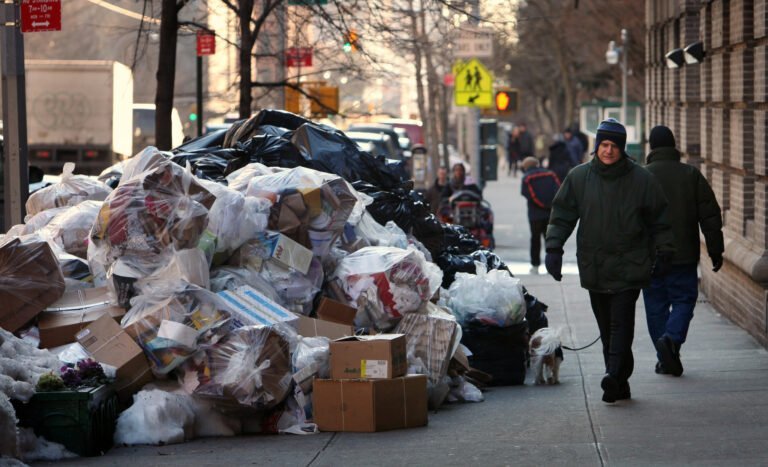 Estado distribuye $5 millones para ayudar a ciudades a combatir la crisis de basura