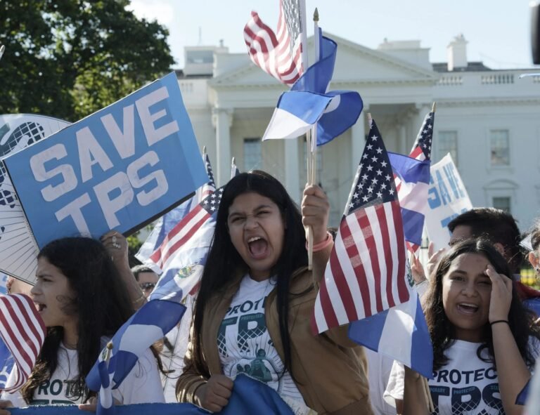 Más de 260 mil inmigrantes con TPS en riesgo de deportación tras colapso en negociación con gobierno de Biden