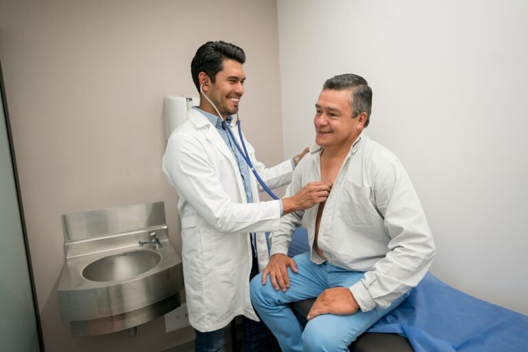 Precios de atención médica en CT ocupan el puesto 5º de los más altos de EEUU, revela informe