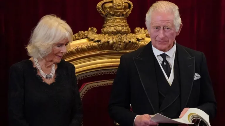 Reina consorte Camilla podría no usar corona con joya maldita en su coronación