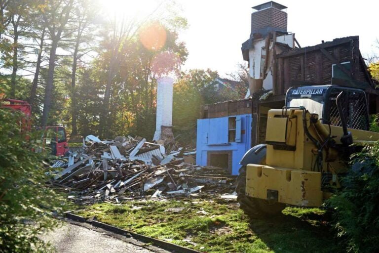 Contratista derribó ilegalmente casa histórica que se suponía que iba a ser renovada, señala Alcalde