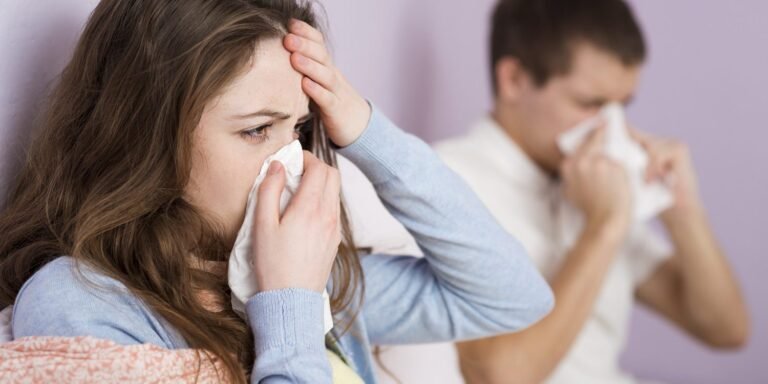 Influenza, virus sincitial respiratorio y COVID-19: Preocupaciones sobre la “tripledemia” crecen a medida que aumenta actividad de la influenza