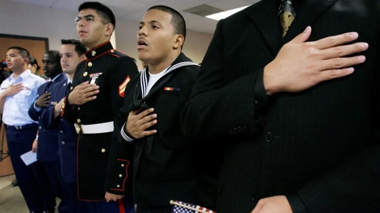 Veteranos afroamericanos e hispanos sufren disparidades raciales al dejar el servicio militar, revela informe