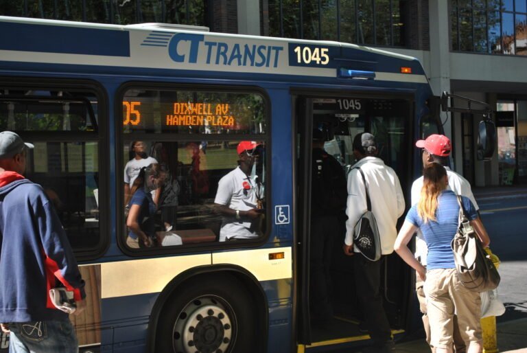 Extienden servicio de buses gratuitos hasta abril de 2023