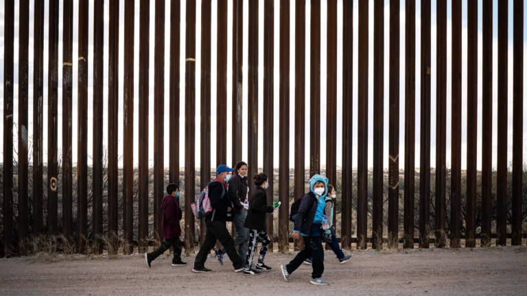 Presencia militar complica acceso de los migrantes a EEUU