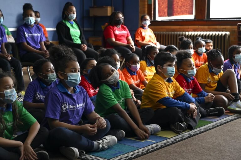 Corte no ha tomado decisión sobre demanda por usar máscaras en escuelas