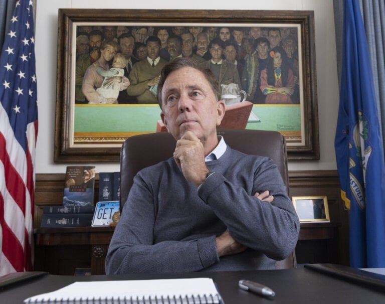 Gobernador propone ayudar a trabajadores de bajos ingresos con alivio fiscal