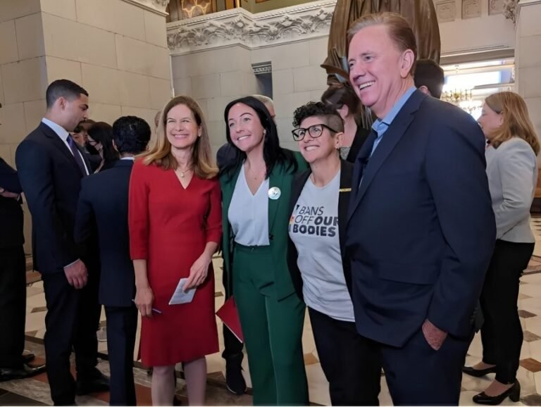 Legisladores continúan presionando para ampliar el acceso al aborto