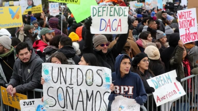 Nueve estados republicanos piden a juez que anule programa DACA