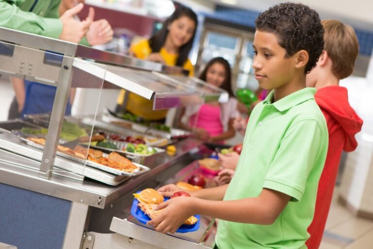 Ley permitiría comidas escolares gratuitas de manera continua