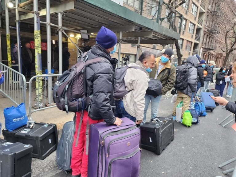 NY ofrece pagar traslados voluntarios de migrantes venezolanos a Canadá