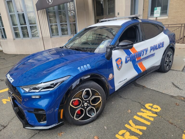 Policía de Westchester obtiene primera patrulla completamente eléctrica