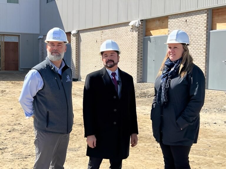 Alcalde anuncia financiación de inversión comunitaria para proyecto en East End