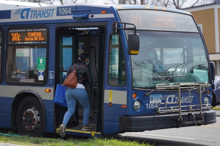 Defensores que piden que servicio de transporte permanezca gratis