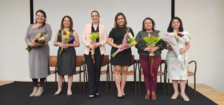 Emotiva celebración del Día de la Mujer