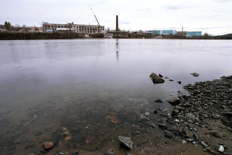 Legisladores se oponen a descarga de aguas residuales radiactivas en río Hudson