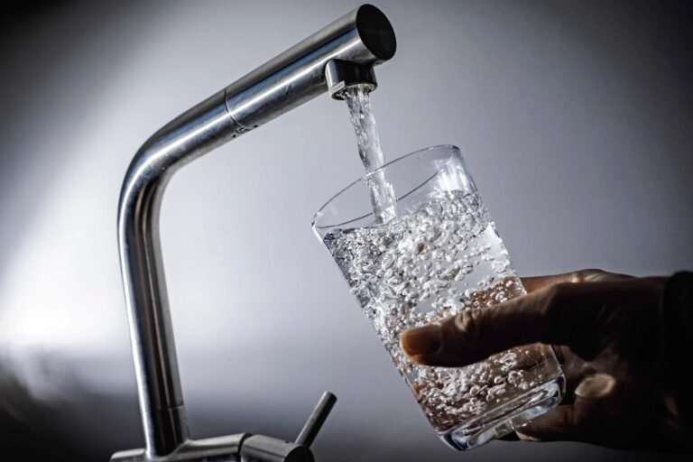 Ordenan reducción de tarifas para consumidores de agua de Aquarion con efecto inmediato