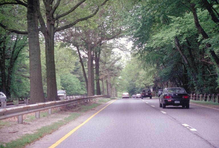 Proponen fuertes multas para conductores por infracciones en Merrit Parkway y Wilbur Cross
