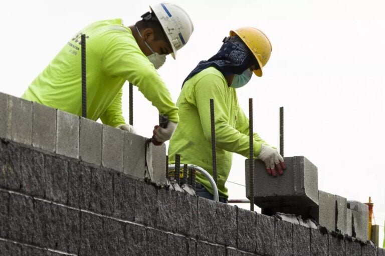 Tasa de desempleo de CT cae al 3.9%