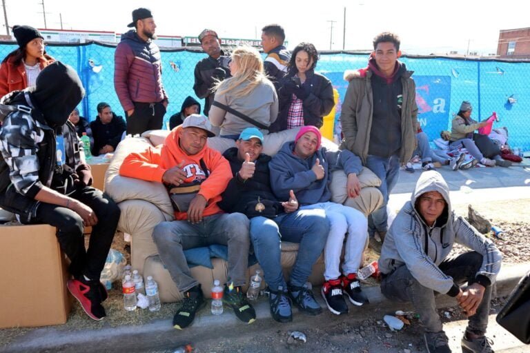 Senador federal demócrata presenta plan que pide abrir más vías de migración legal