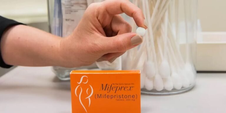 Píldora abortiva sigue disponible en CT después de fallos contrapuestos