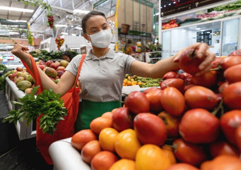 Según estudio, 1 de cada 10 neoyorquinos padeció “insuficiencia alimentaria” en 2022