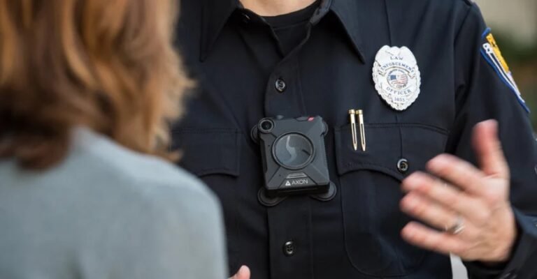 Uso de imágenes de cámaras corporales de la policía plantea preocupaciones de privacidad