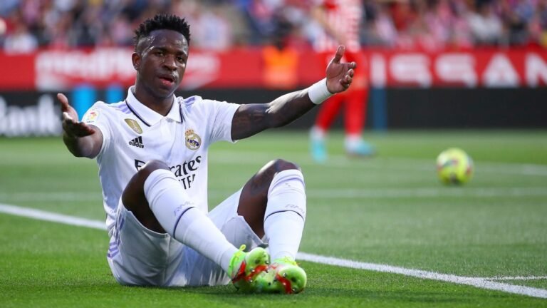 Ancelotti: “A Vinícius, igual que a Maradona o Pelé, le dan muchas patadas”