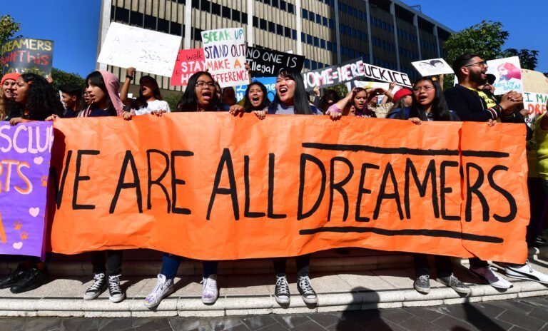 Dreamers tendrán Obamacare y Medicaid tras plan de Biden