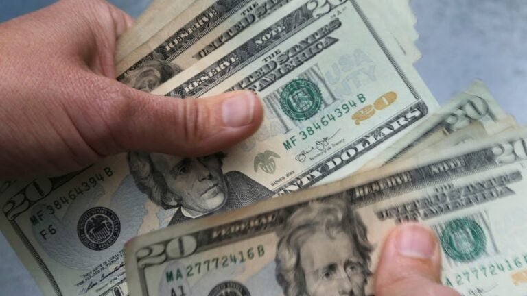 Ayudan a los adultos mayores de Westchester a recuperar su dinero