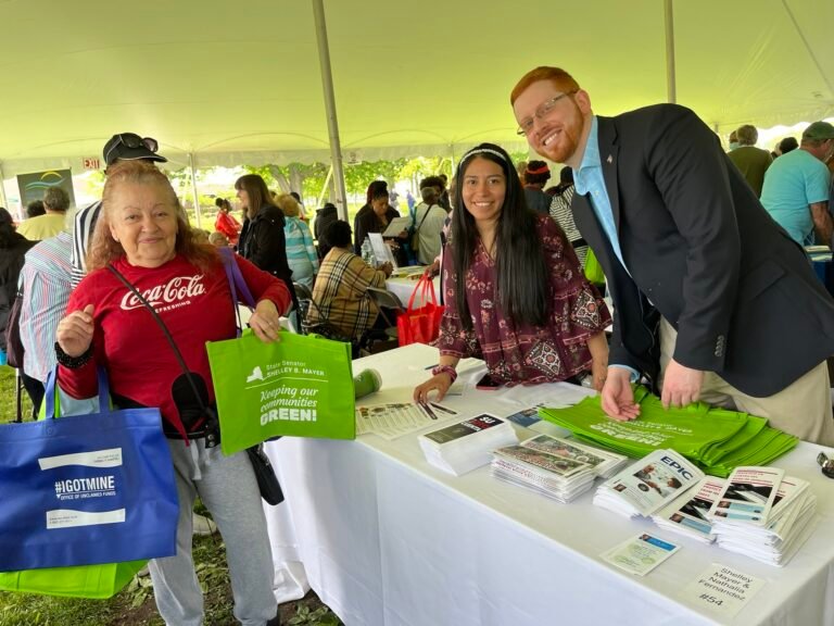 Celebran a adultos mayores en New Rochelle