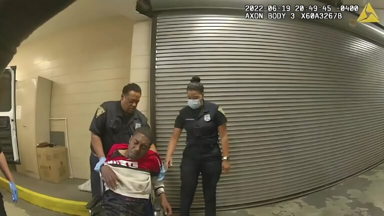 Comisión pospone decisión sobre si despedir a oficial acusada en muerte de afroamericano