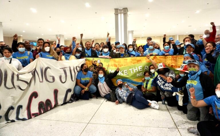 Lanzan manual de orientación en español para inmigrantes recién llegados a NY