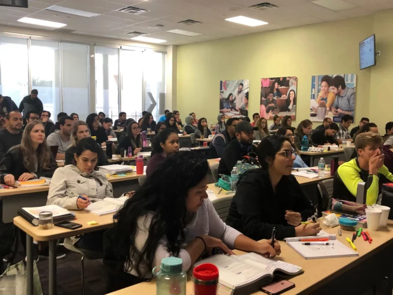 Sudamericanos progresan significativamente en estudios en EEUU, según el Censo
