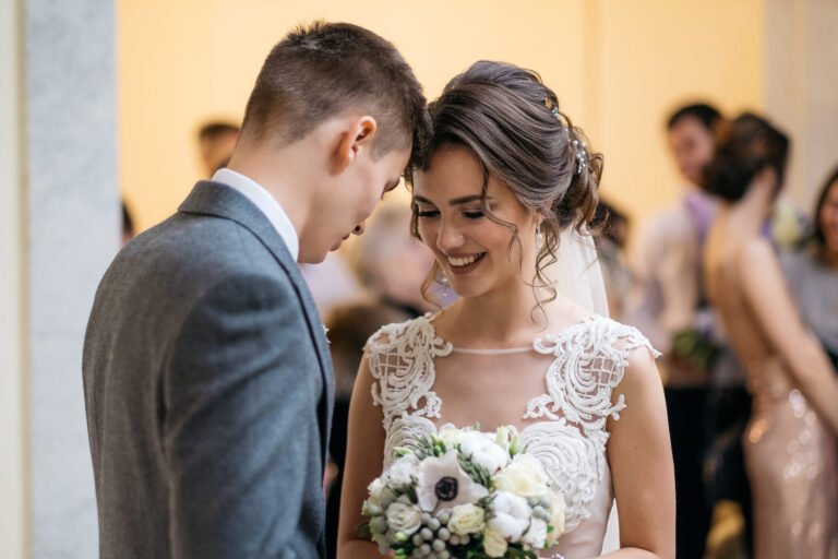 Buscan prohibir matrimonio entre menores de 18 años