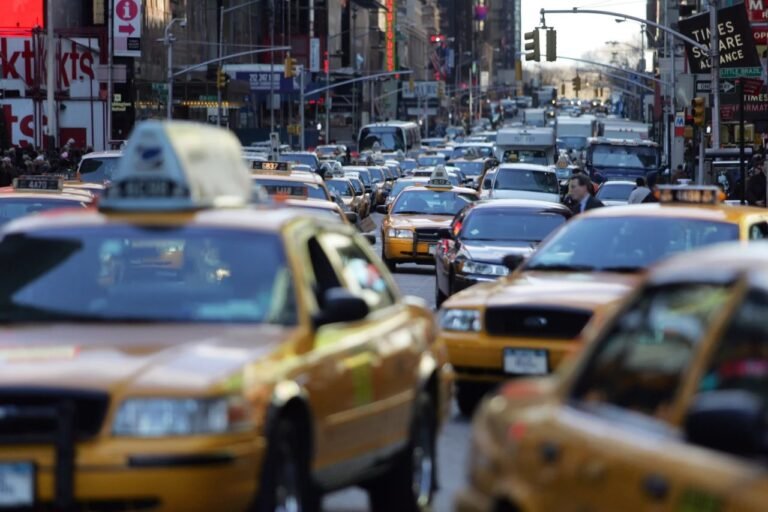Conductores de Manhattan pagarán peajes adicionales en un esfuerzo por reducir congestión